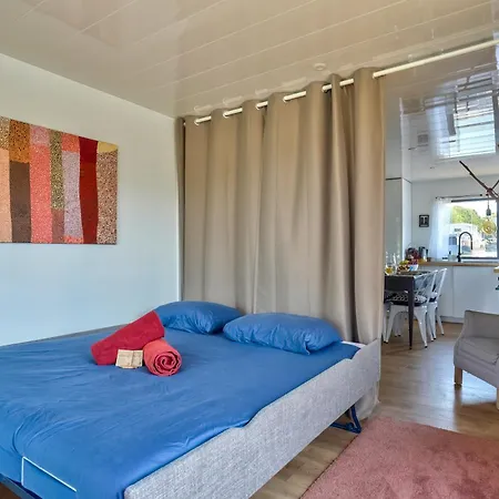 Holiday home Houseboat - Maison Sur L'eau Conflans-Sainte-Honorine